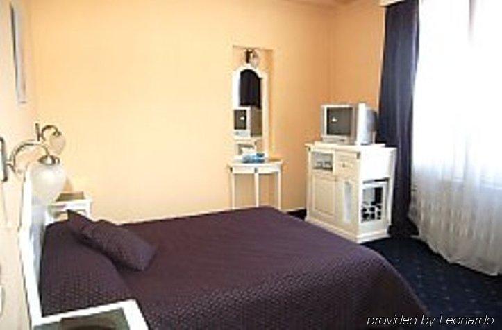 Elite Hotel Oradea Room photo